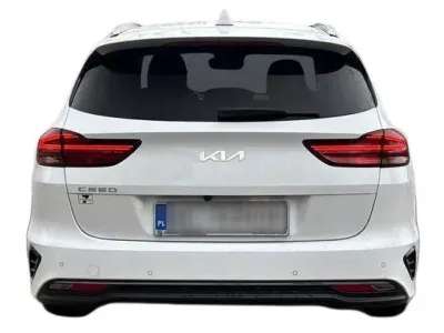 BIAŁY KOMBI KIA CEED z 2023 r., BENZYNA, skrzynia biegów AUTOMATYCZNA 160KM, zdjęcie 7 z 19