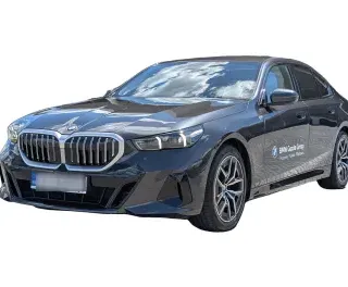SZARY SEDAN BMW 520I z 2025 r., BENZYNA, skrzynia biegów AUTOMATYCZNA 184KM, zdjęcie główne