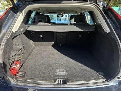 NIEBIESKI SUV VOLVO XC60 z 2022 r., DIESEL, skrzynia biegów AUTOMATYCZNA 197KM, zdjęcie 13 z 19