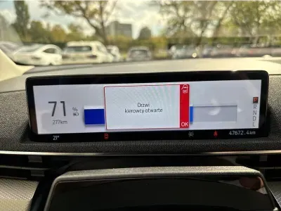 BIAŁY SUV FORD MUSTANG MACH E z 2022 r., ELEKTRYCZNY, skrzynia biegów AUTOMATYCZNA 269KM, zdjęcie 16 z 19