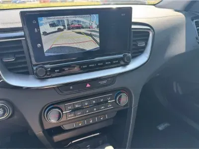 NIEBIESKI KOMBI KIA CEED z 2024 r., BENZYNA, skrzynia biegów AUTOMATYCZNA 103KM, zdjęcie 19 z 20
