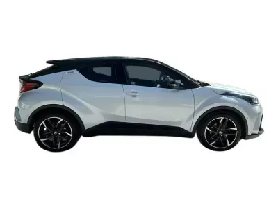BIAŁY SUV TOYOTA C-HR z 2022 r., HYBRYDA/BENZYNA, skrzynia biegów AUTOMATYCZNA 122KM, zdjęcie 12 z 19