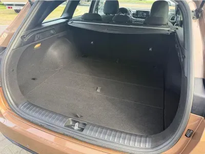 BRĄZOWY KOMBI KIA CEED z 2022 r., BENZYNA, skrzynia biegów MANUALNA 118KM, zdjęcie 24 z 28