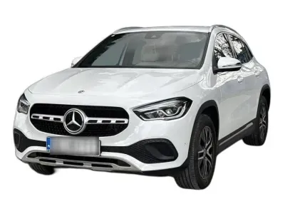 BIAŁY SUV MERCEDES GLA z 2023 r., HYBRYDA/BENZYNA, skrzynia biegów AUTOMATYCZNA 218KM, zdjęcie 3 z 18