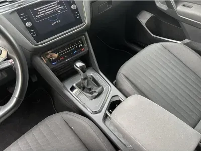 SZARY SUV VOLKSWAGEN TIGUAN ALLSPACE z 2022 r., BENZYNA, skrzynia biegów AUTOMATYCZNA 150KM, zdjęcie 4 z 19