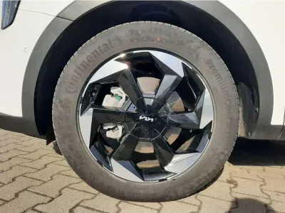 BIAŁY SUV KIA SORENTO z 2024 r., HYBRYDA/BENZYNA, skrzynia biegów AUTOMATYCZNA 159KM, zdjęcie 3 z 32