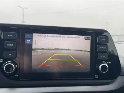 CZERWONY HATCHBACK HYUNDAI I20 z 2024 r., BENZYNA, skrzynia biegów MANUALNA 84KM, zdjęcie 5 z 8