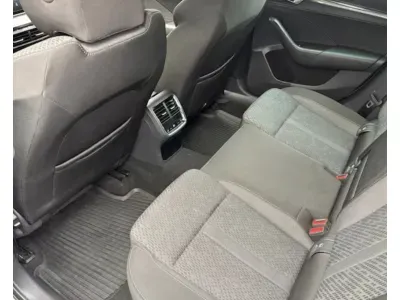 SREBRNY SEDAN SKODA OCTAVIA LIM. z 2023 r., BENZYNA, skrzynia biegów AUTOMATYCZNA 190KM, zdjęcie 3 z 15