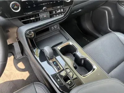 BIAŁY SUV LEXUS NX z 2022 r., HYBRYDA/BENZYNA, skrzynia biegów AUTOMATYCZNA 242KM, zdjęcie 5 z 19