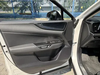 BIAŁY SUV LEXUS NX z 2022 r., HYBRYDA/BENZYNA, skrzynia biegów AUTOMATYCZNA 242KM, zdjęcie 14 z 19