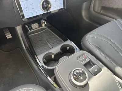 BIAŁY SUV FORD MUSTANG MACH E z 2022 r., ELEKTRYCZNY, skrzynia biegów AUTOMATYCZNA 269KM, zdjęcie 2 z 19