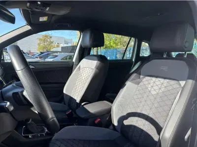 BIAŁY SUV VOLKSWAGEN TIGUAN z 2022 r., DIESEL, skrzynia biegów AUTOMATYCZNA 200KM, zdjęcie 16 z 19