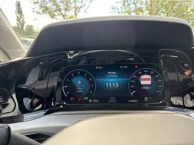 CZARNY KOMBI VOLKSWAGEN GOLF VIII VARIANT z 2023 r., BENZYNA, skrzynia biegów AUTOMATYCZNA 131KM, zdjęcie 3 z 19