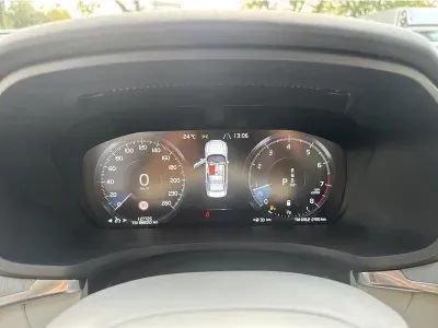 CZARNY SEDAN VOLVO S60 z 2022 r., BENZYNA, skrzynia biegów AUTOMATYCZNA 197KM, zdjęcie 4 z 17