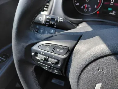NIEBIESKI SUV KIA STONIC z 2023 r., BENZYNA, skrzynia biegów MANUALNA 75KM, zdjęcie 23 z 24