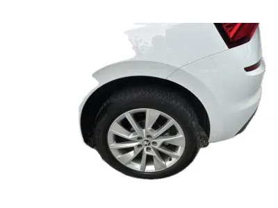BIAŁY SUV SKODA KAMIQ z 2022 r., BENZYNA, skrzynia biegów AUTOMATYCZNA 110KM, zdjęcie 9 z 17