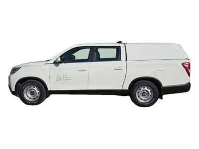 BIAŁY SUV SSANGYONG MUSSO z 2022 r., DIESEL, skrzynia biegów MANUALNA 148KM, zdjęcie 12 z 27