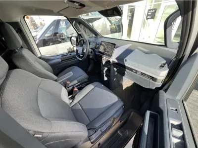 BIAŁY DOSTAWCZY KIA PV5 z 2025 r., ELEKTRYCZNY, skrzynia biegów AUTOMATYCZNA 163KM, zdjęcie 10 z 19