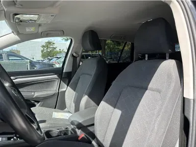 CZARNY KOMBI VOLKSWAGEN GOLF VIII VARIANT z 2023 r., BENZYNA, skrzynia biegów AUTOMATYCZNA 131KM, zdjęcie 6 z 19