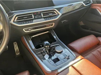 CZERWONY SUV BMW X5 z 2022 r., HYBRYDA/BENZYNA, skrzynia biegów AUTOMATYCZNA 394KM, zdjęcie 11 z 18