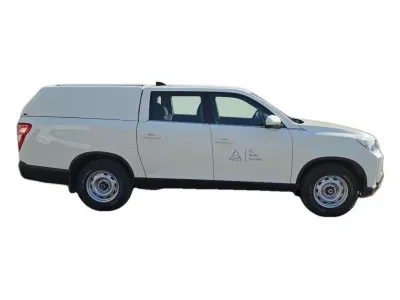 BIAŁY SUV SSANGYONG MUSSO z 2022 r., DIESEL, skrzynia biegów MANUALNA 148KM, zdjęcie 4 z 27