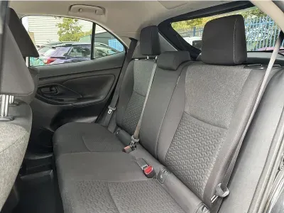 CZARNY SUV TOYOTA YARIS-CROSS z 2022 r., HYBRYDA/BENZYNA, skrzynia biegów AUTOMATYCZNA 116KM, zdjęcie 7 z 19