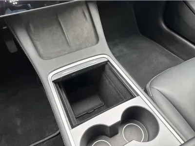 BIAŁY SEDAN TESLA MODEL 3 z 2023 r., ELEKTRYCZNY, skrzynia biegów AUTOMATYCZNA 306KM, zdjęcie 5 z 19