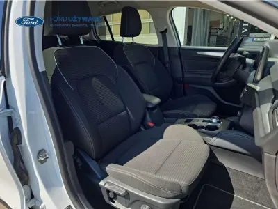 BIAŁY KOMBI FORD FOCUS z 2023 r., DIESEL, skrzynia biegów AUTOMATYCZNA 85KM, zdjęcie 6 z 26