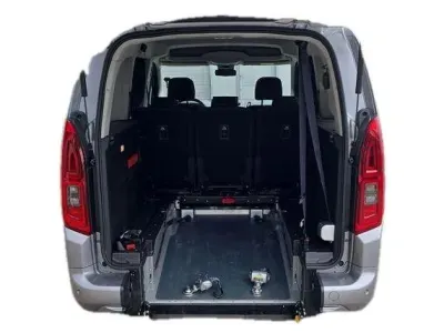 SZARY VAN TOYOTA PROACE CITY VERSO z 2024 r., DIESEL, skrzynia biegów AUTOMATYCZNA 96KM, zdjęcie 12 z 25