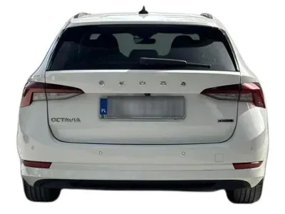 BIAŁY KOMBI SKODA OCTAVIA z 2023 r., BENZYNA, skrzynia biegów AUTOMATYCZNA 150KM, zdjęcie 10 z 19