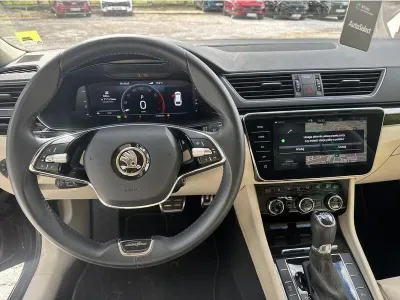 CZARNY KOMBI SKODA SUPERB z 2022 r., BENZYNA, skrzynia biegów AUTOMATYCZNA 190KM, zdjęcie 17 z 19