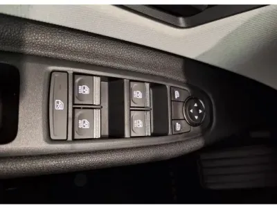 BIAŁY HATCHBACK RENAULT 5 z 2026 r., ELEKTRYCZNY, skrzynia biegów AUTOMATYCZNA 120KM, zdjęcie 8 z 9