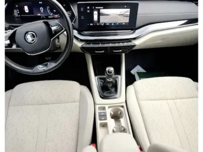 NIEBIESKI SEDAN SKODA OCTAVIA LIM. z 2021 r., BENZYNA, skrzynia biegów MANUALNA 150KM, zdjęcie 5 z 14