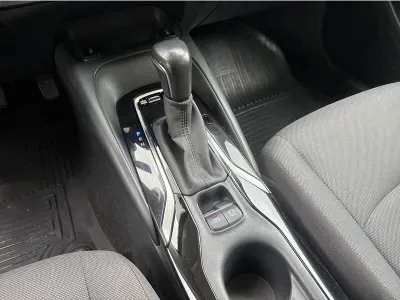 BIAŁY SEDAN TOYOTA COROLLA z 2022 r., HYBRYDA/BENZYNA, skrzynia biegów AUTOMATYCZNA 122KM, zdjęcie 13 z 19
