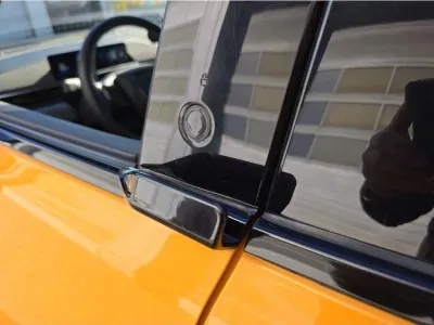 POMARAŃCZOWY SUV FORD MUSTANG MACH-E z 2022 r., ELEKTRYCZNY, skrzynia biegów AUTOMATYCZNA 358KM, zdjęcie 29 z 29