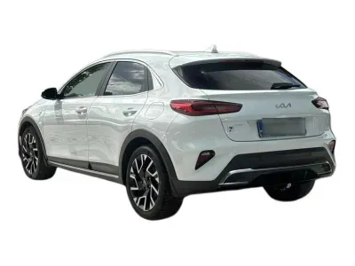 BIAŁY SUV KIA XCEED z 2023 r., BENZYNA, skrzynia biegów AUTOMATYCZNA 160KM, zdjęcie 8 z 19