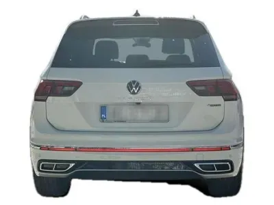 BIAŁY SUV VOLKSWAGEN TIGUAN z 2022 r., DIESEL, skrzynia biegów AUTOMATYCZNA 200KM, zdjęcie 11 z 19