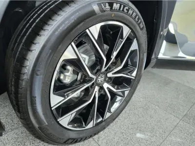SZARY SUV MG S9 z 2026 r., HYBRYDA/BENZYNA, skrzynia biegów AUTOMATYCZNA 299KM, zdjęcie 3 z 19