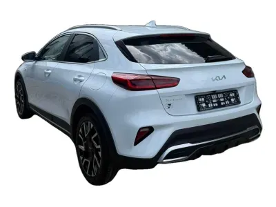 BIAŁY CROSSOVER KIA XCEED z 2026 r., BENZYNA, skrzynia biegów AUTOMATYCZNA 150KM, zdjęcie 2 z 2