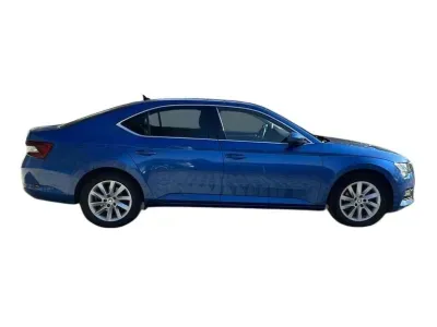 NIEBIESKI HATCHBACK SKODA SUPERB z 2022 r., DIESEL, skrzynia biegów AUTOMATYCZNA 200KM, zdjęcie 18 z 19