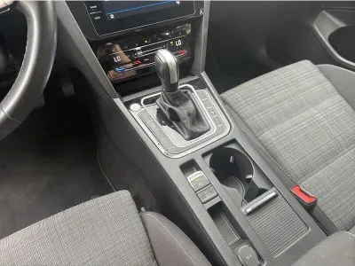 SREBRNY KOMBI VOLKSWAGEN PASSAT z 2022 r., BENZYNA, skrzynia biegów AUTOMATYCZNA 150KM, zdjęcie 2 z 19