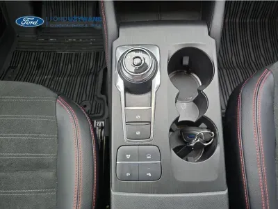 BIAŁY SUV FORD KUGA z 2022 r., HYBRYDA/BENZYNA, skrzynia biegów AUTOMATYCZNA 112KM, zdjęcie 22 z 28