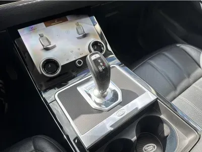 SZARY SUV LAND ROVER EVOQUE z 2022 r., BENZYNA, skrzynia biegów AUTOMATYCZNA 200KM, zdjęcie 16 z 18