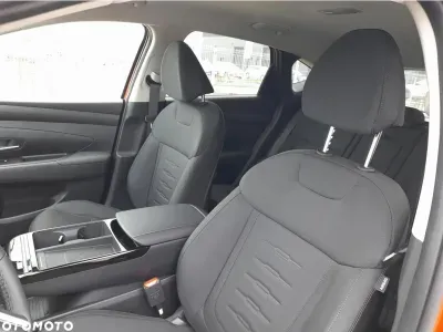 POMARAŃCZOWY SUV HYUNDAI TUCSON z 2025 r., BENZYNA, skrzynia biegów MANUALNA 160KM, zdjęcie 11 z 18