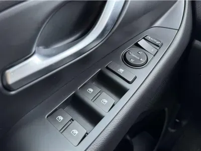 NIEBIESKI HATCHBACK HYUNDAI I30 z 2024 r., BENZYNA, skrzynia biegów MANUALNA 120KM, zdjęcie 4 z 14
