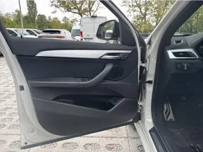 BIAŁY SUV BMW X1 z 2022 r., BENZYNA, skrzynia biegów AUTOMATYCZNA 136KM, zdjęcie 12 z 19