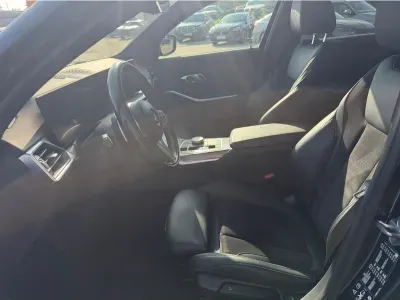 CZARNY SEDAN BMW 320 z 2023 r., DIESEL, skrzynia biegów AUTOMATYCZNA 190KM, zdjęcie 7 z 8