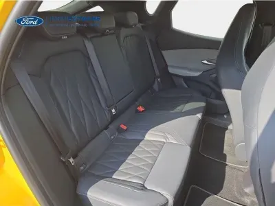ŻÓŁTY HATCHBACK FORD CAPRI z 2025 r., ELEKTRYCZNY, skrzynia biegów AUTOMATYCZNA 210KM, zdjęcie 12 z 28