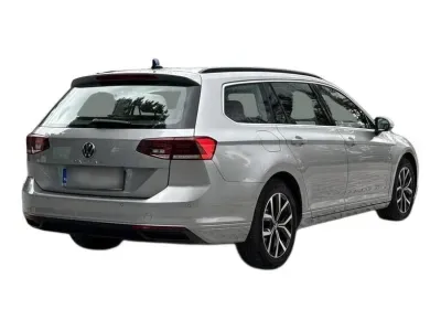SREBRNY KOMBI VOLKSWAGEN PASSAT z 2023 r., BENZYNA, skrzynia biegów AUTOMATYCZNA 150KM, zdjęcie 7 z 19