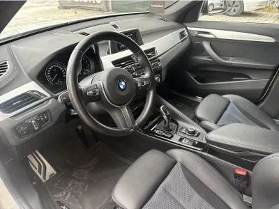 BIAŁY SUV BMW X1 z 2022 r., BENZYNA, skrzynia biegów AUTOMATYCZNA 136KM, zdjęcie 2 z 19